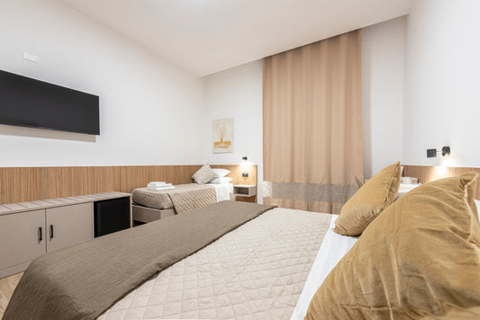 Camera Tripla Deluxe