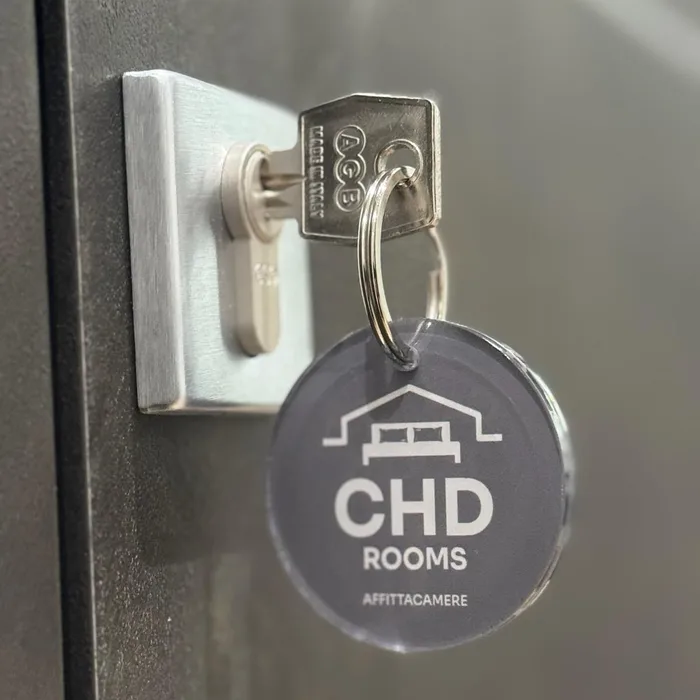 Chiavi della camera con portachiavi CHD ROOMS